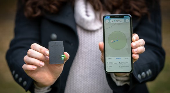 Dronetag Mini and Dronetag App in hands