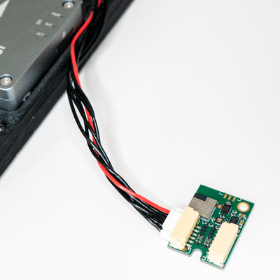 Photo of Dronetag DRI connected to flight controller unit